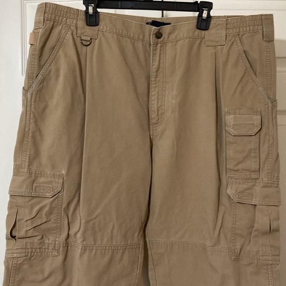 Men’s 5.11 Tactical Pants Khaki Size 42x32 - Picture 2 of 7